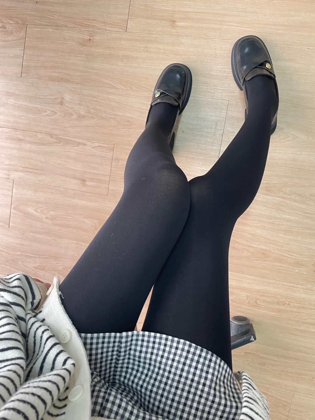 穿了厚黑的腿型