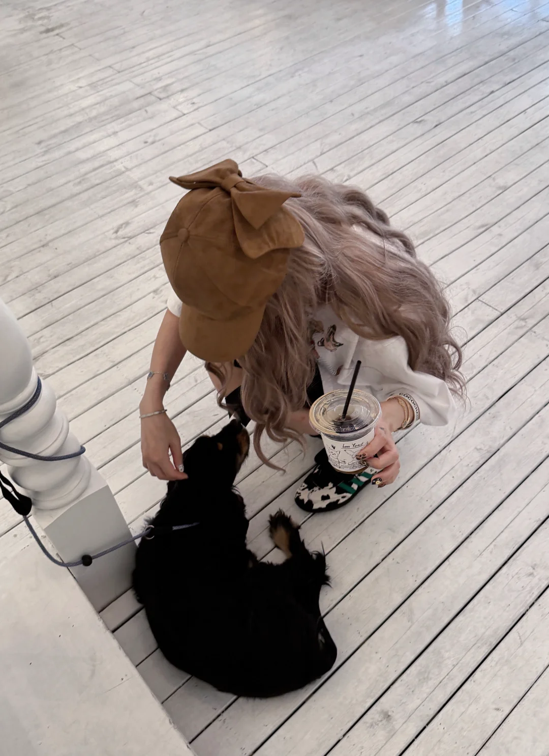 🇰🇷韩女穿搭 可爱T恤和蝴蝶结帽子的适配度