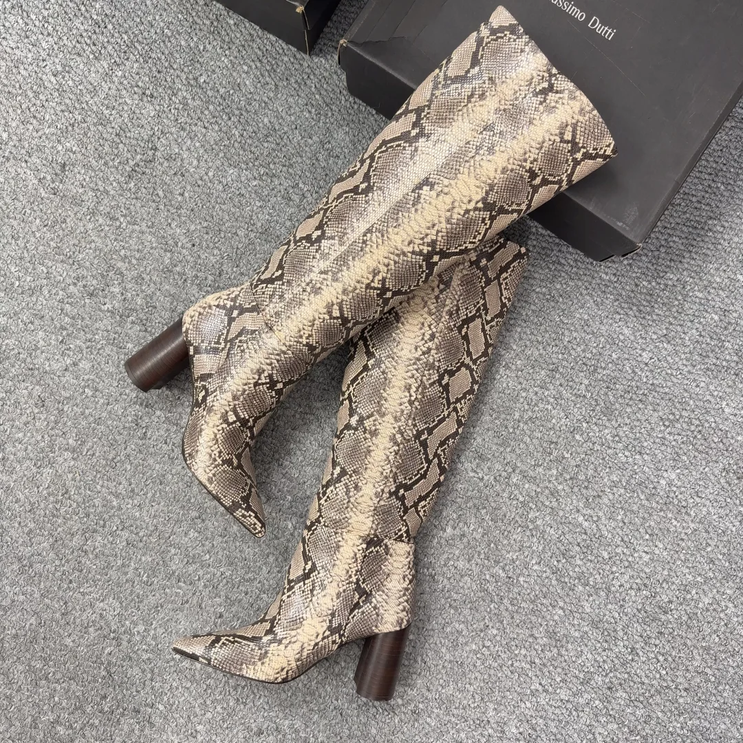 蛇皮纹高跟长靴，美到窒息！