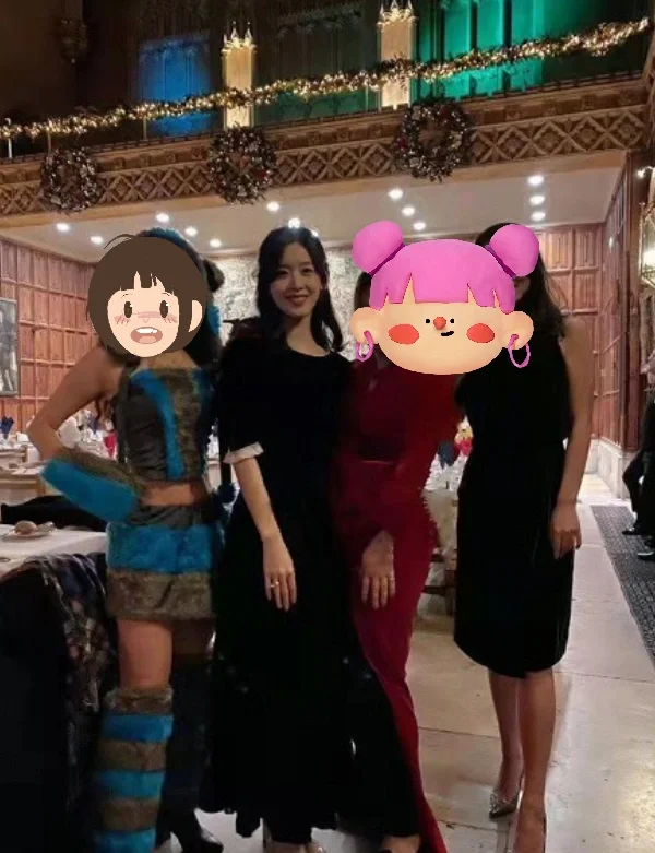 是喜欢穿小黑裙的漂亮女生～