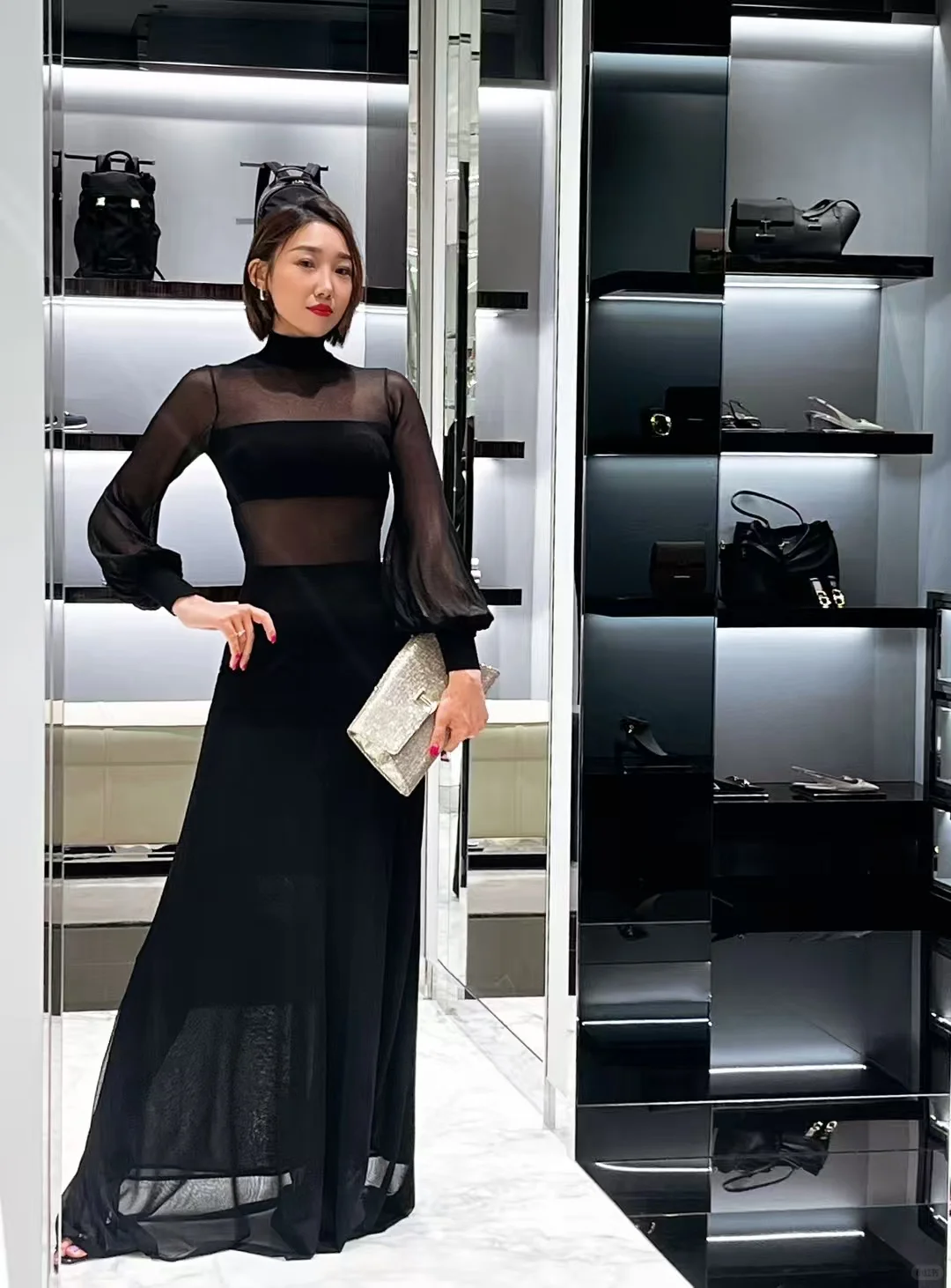 巴黎时装周上，舒淇黑色网纱裙封神现场