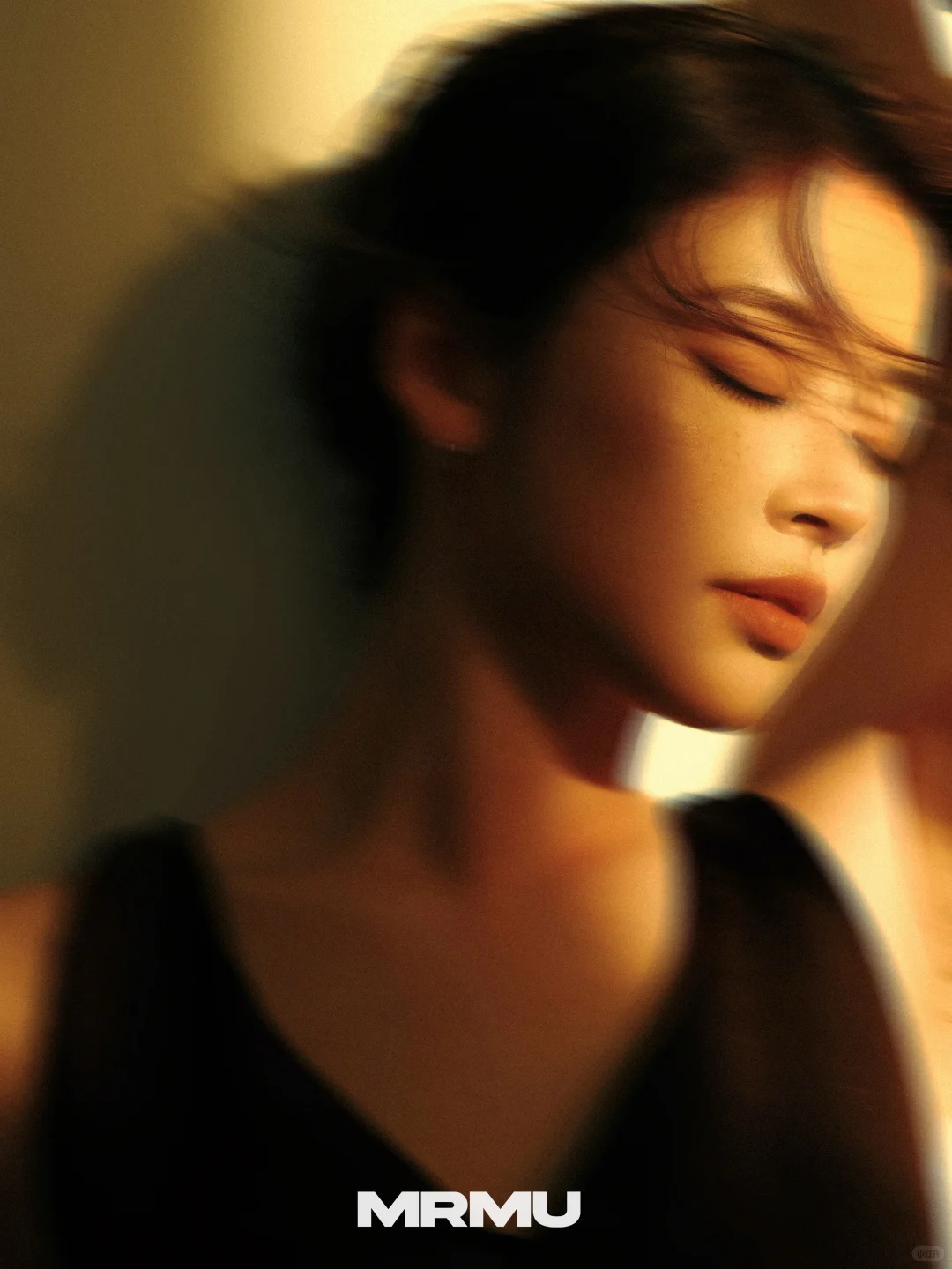 像一幕未公开的经典，沉默，却充满对白