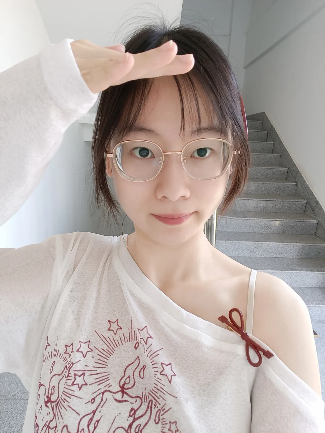 早上好呀，今天也是斜肩罩衫ƪ(˘⌣˘)