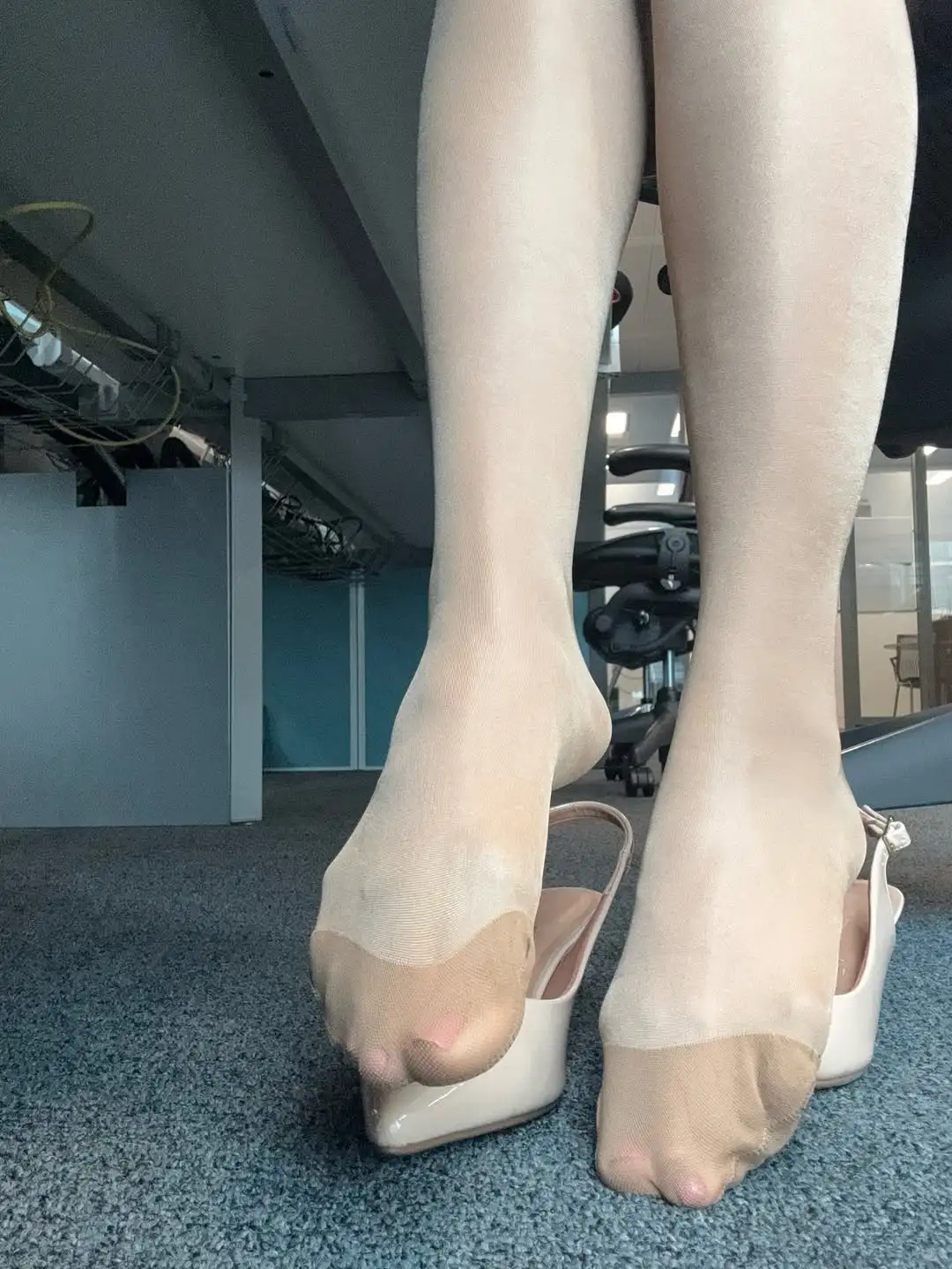 裸色高跟是办公室里的温柔