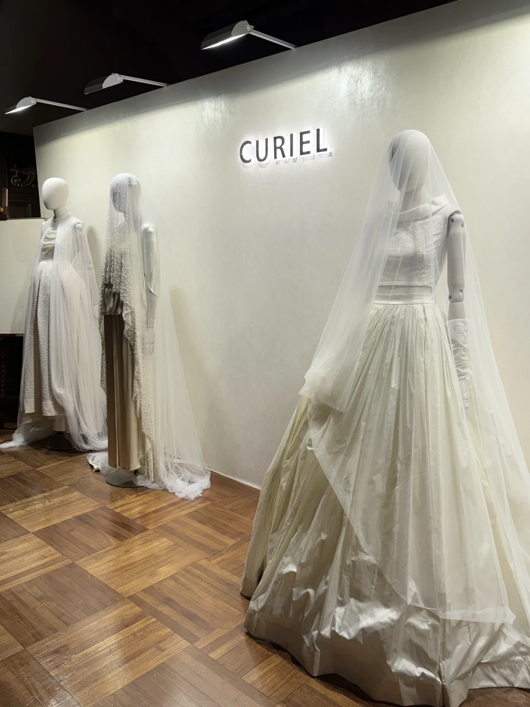 Curiel🧚‍♀️优雅永不过时～