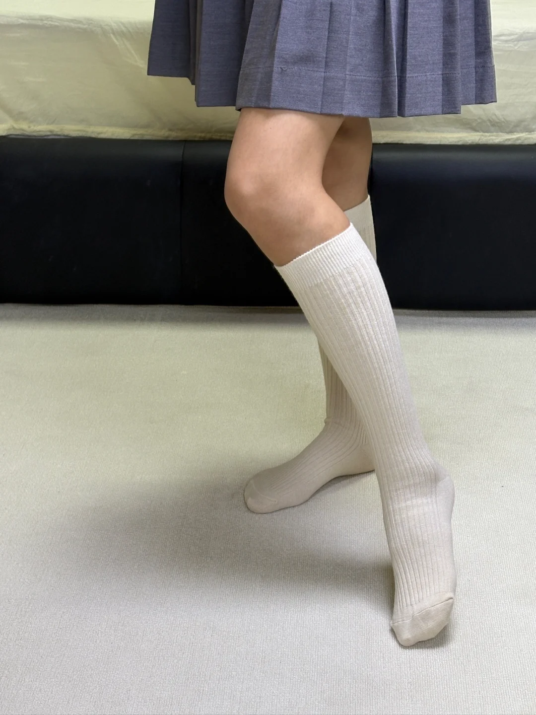 竖条纹燕麦色小腿袜好有秋天氛围感啊～