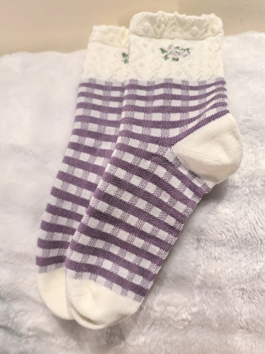 💜谁能拒绝紫白条纹的复古毛绒袜啊！