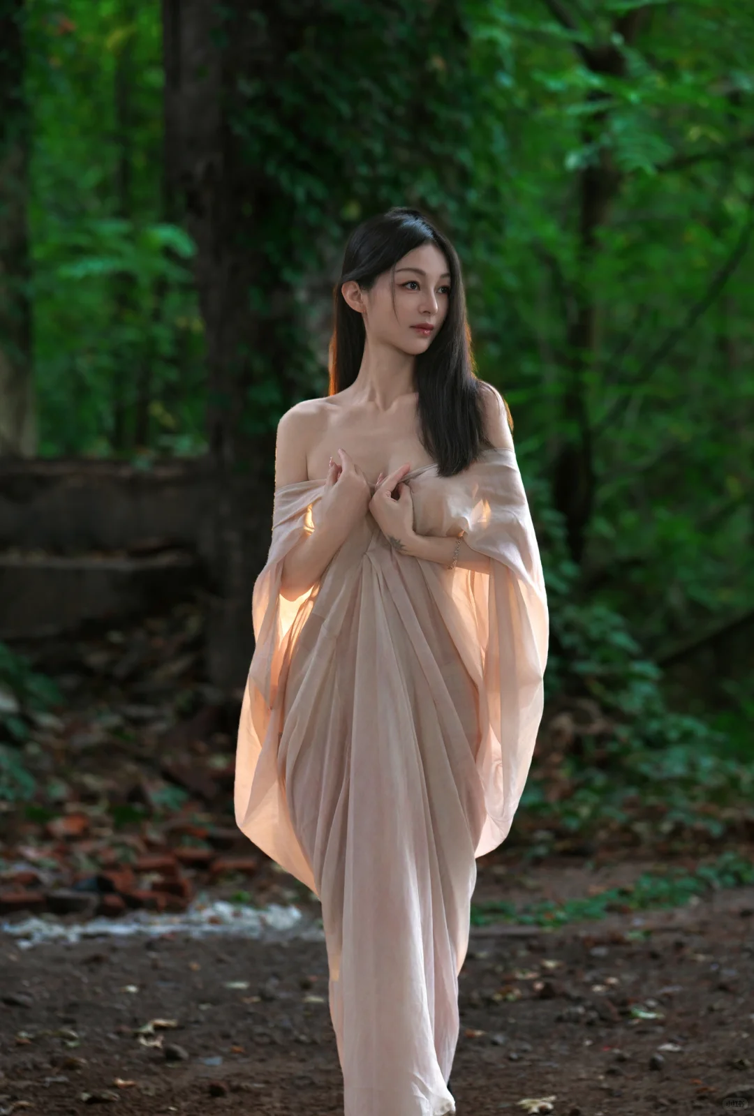 夏日森林里透着绿意的梦幻~