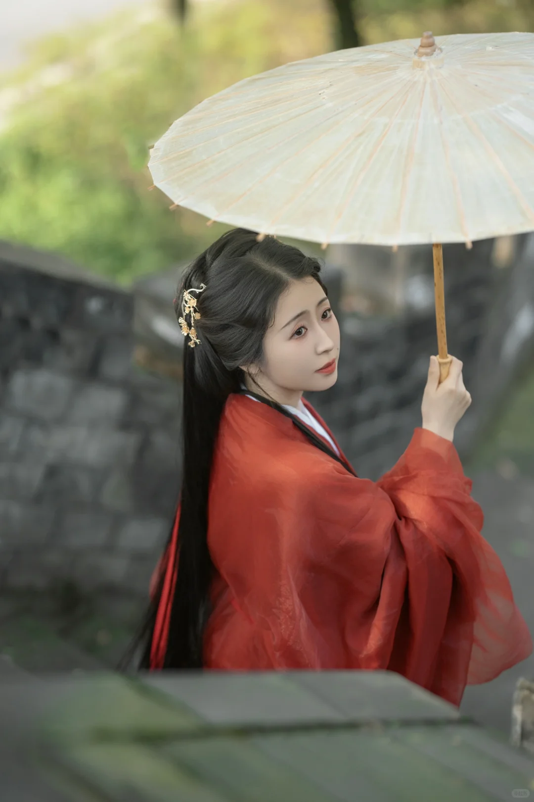 客妹说看了周生如故就很想拍一组红色汉服