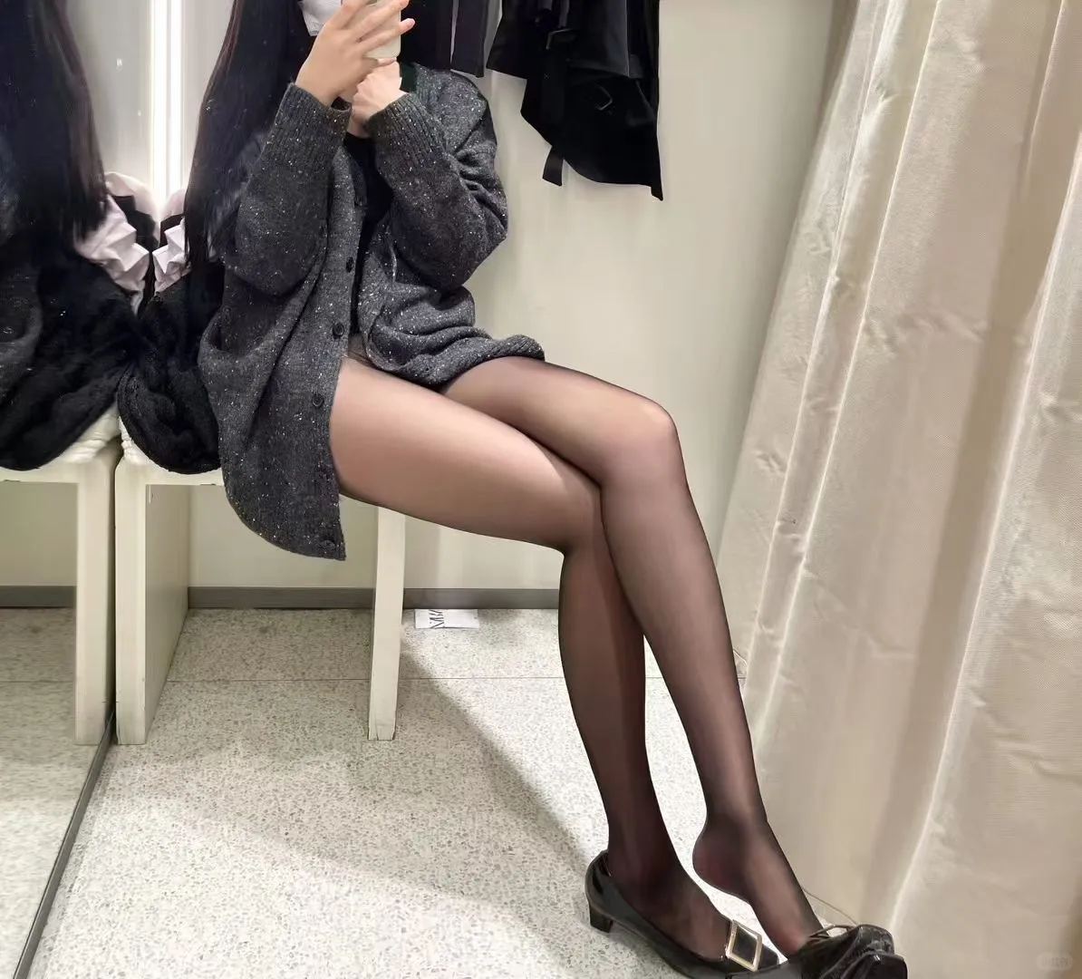 虽有不一样的穿搭，但还是钟情于透簿的黑丝