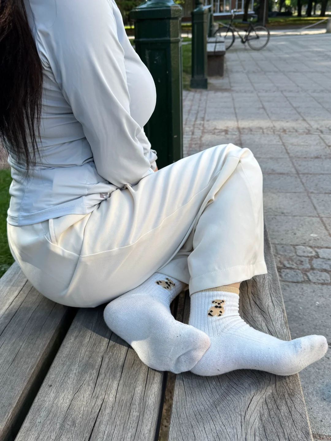 今天的白裤子和白袜子好搭！