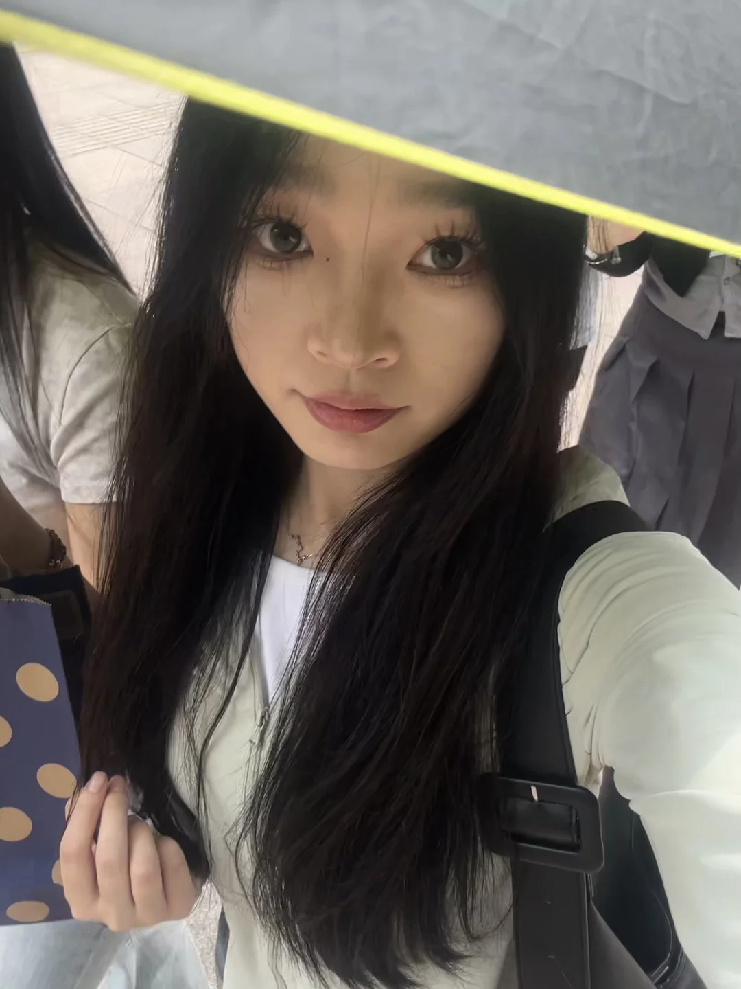 路上碰到的小姐姐身材真好！