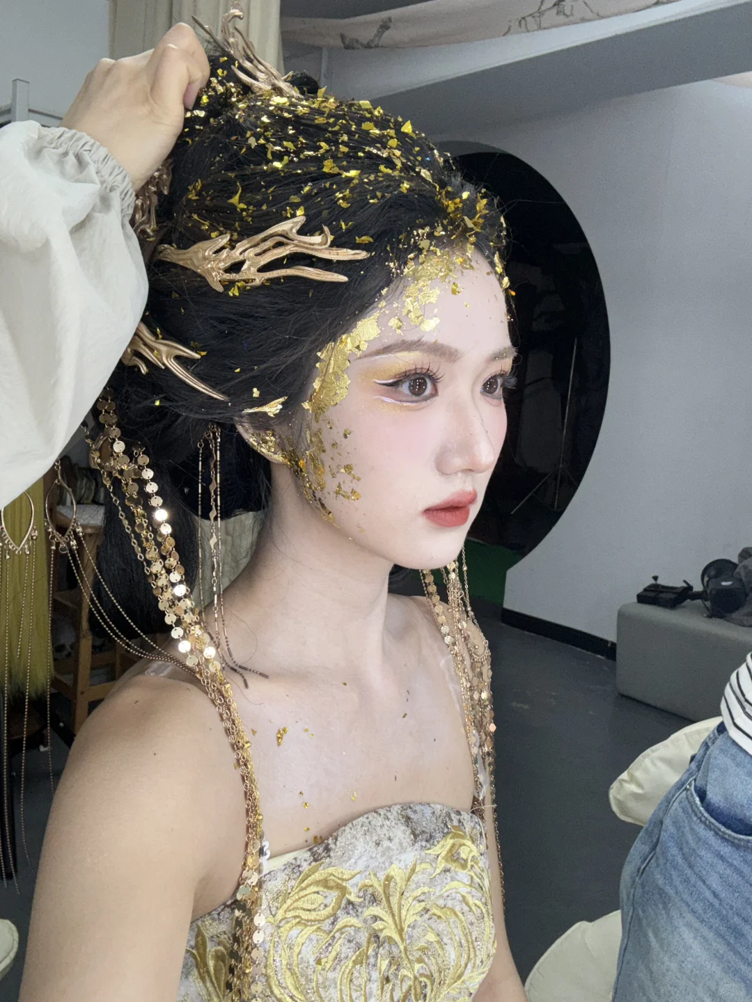 陈都灵镜妖仿妆