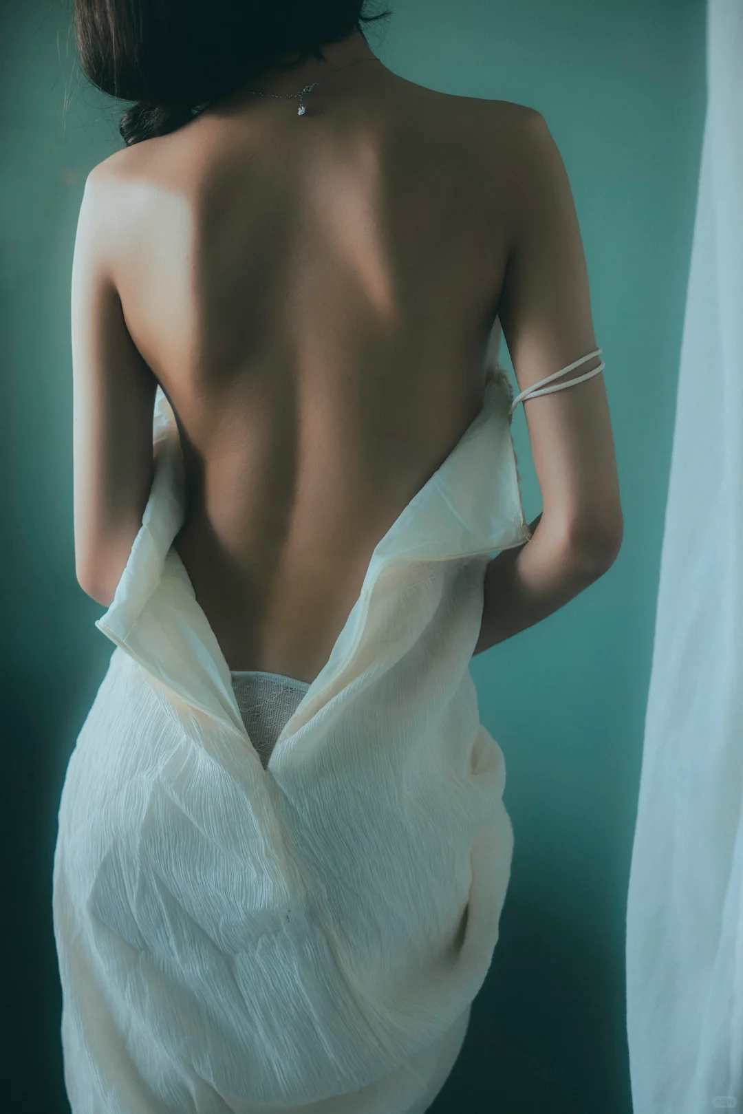 光影刻画出线条