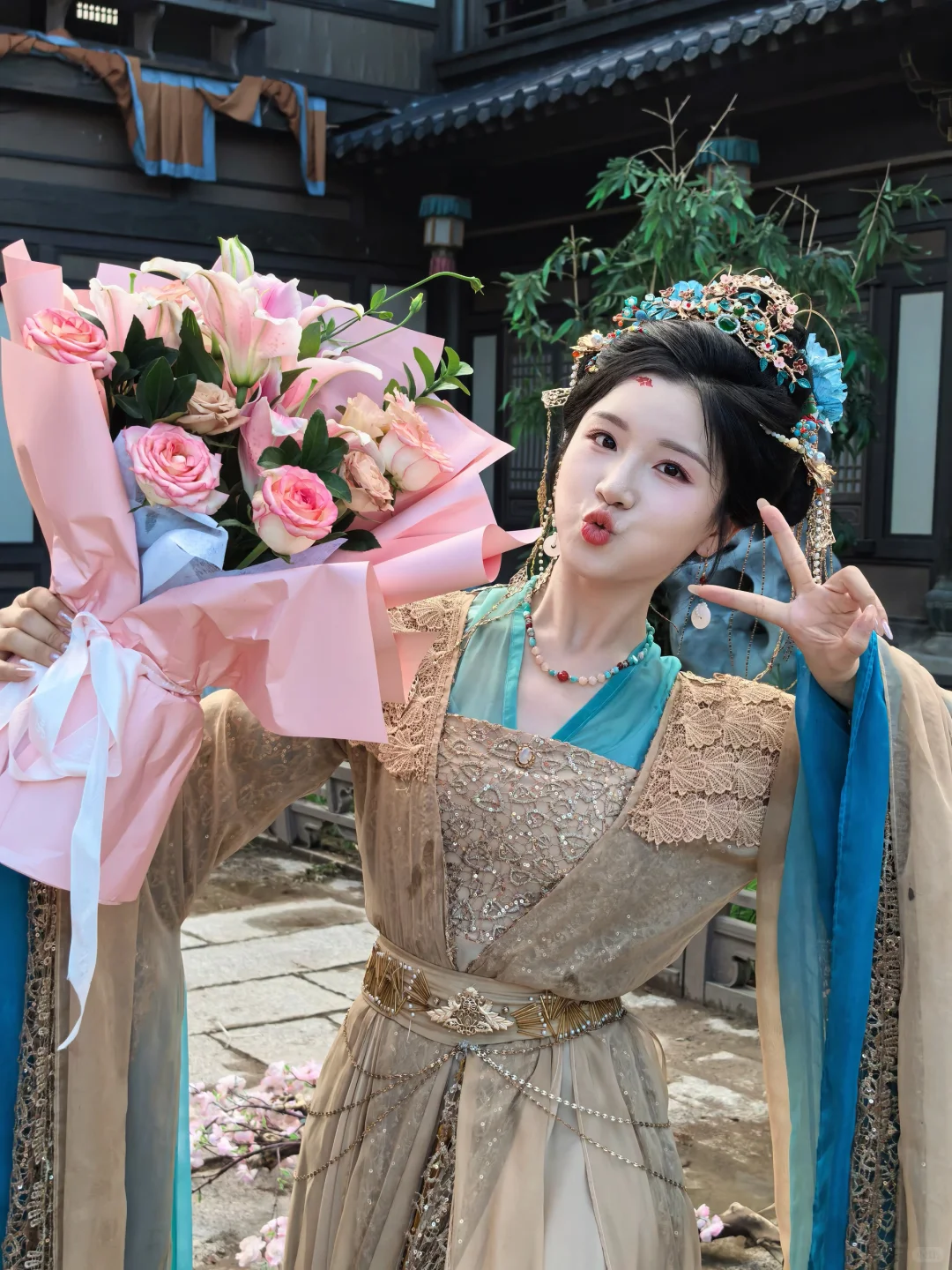 拍短剧穿上白鹿同款服装啦！