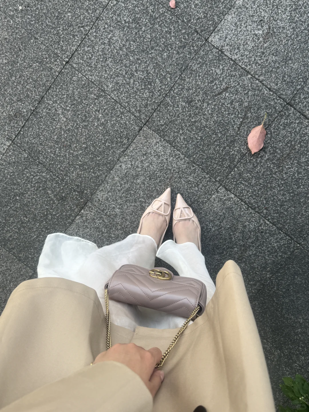 开学就打算穿高跟鞋去上课，会太显眼吗？