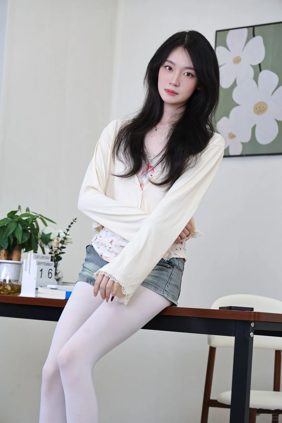 白白的丝袜也蛮好看