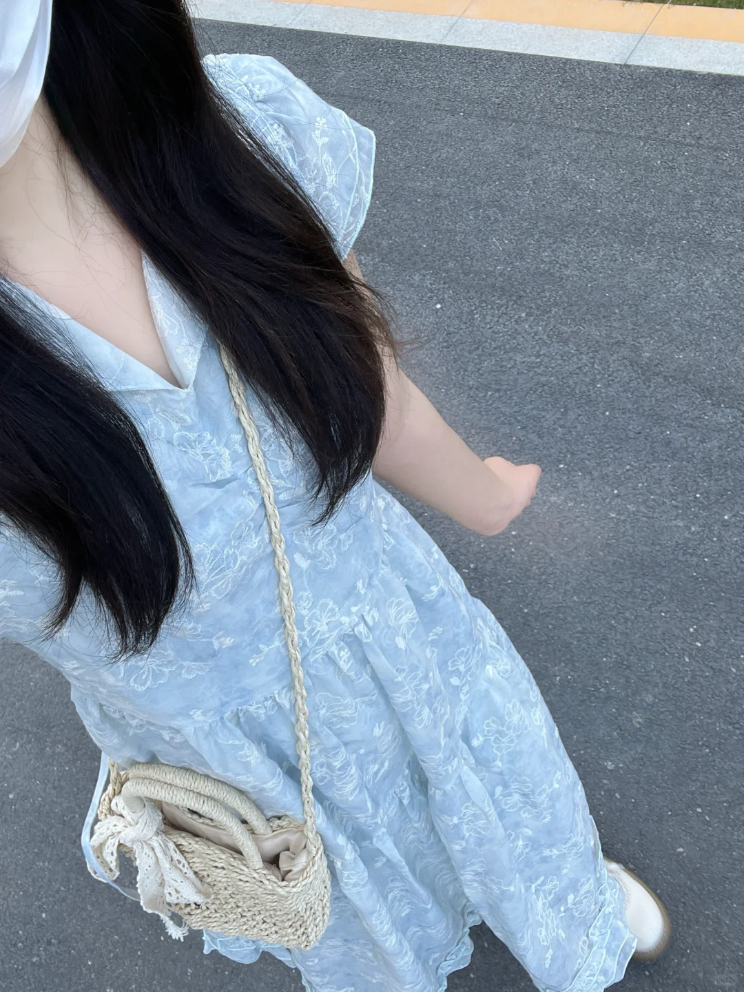 今天穿这套！！蓝色小裙子也太温柔少女啦！！🐰