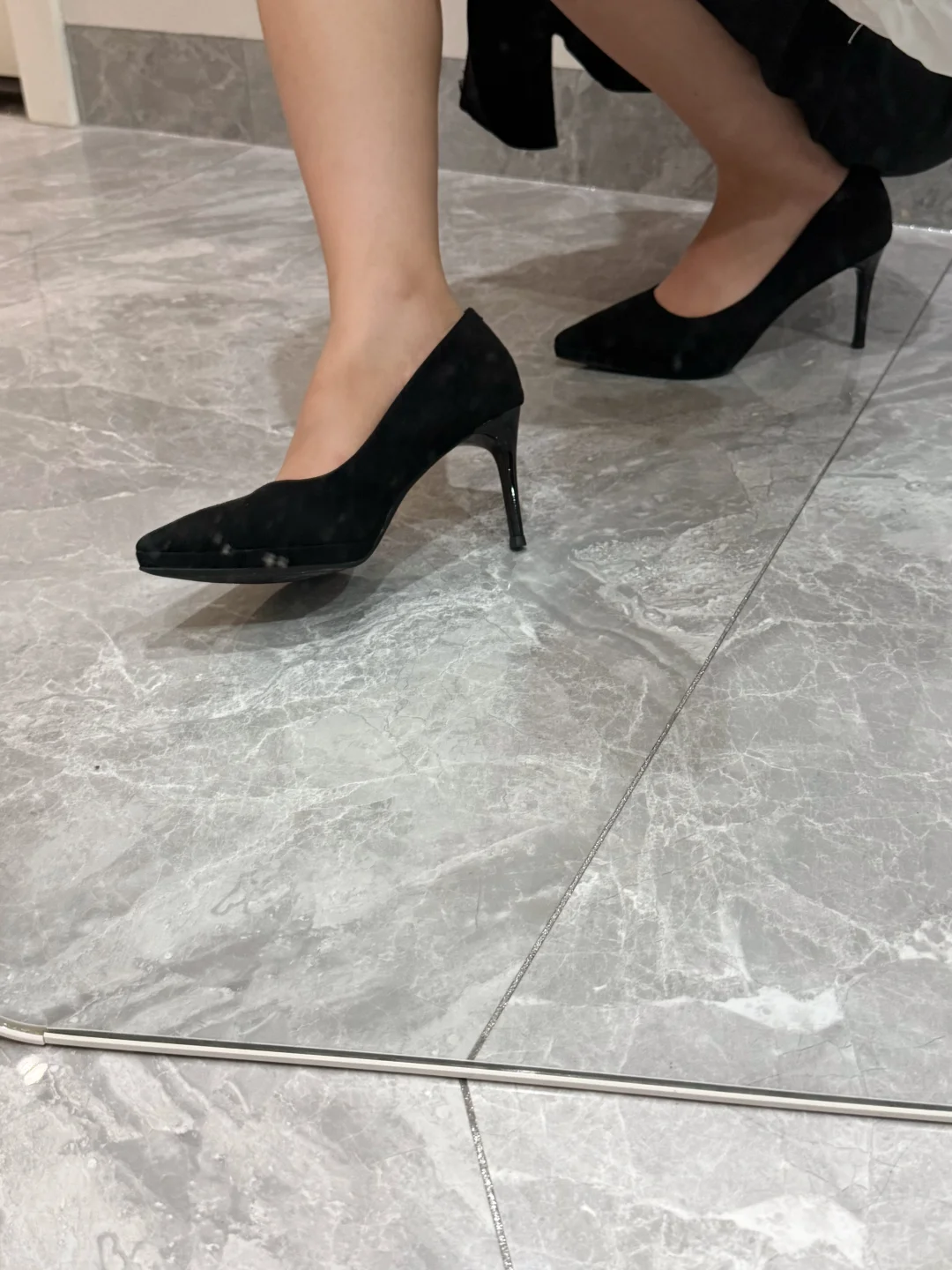 谁懂啊！黑绒高跟鞋才是氛围感作弊神器👠