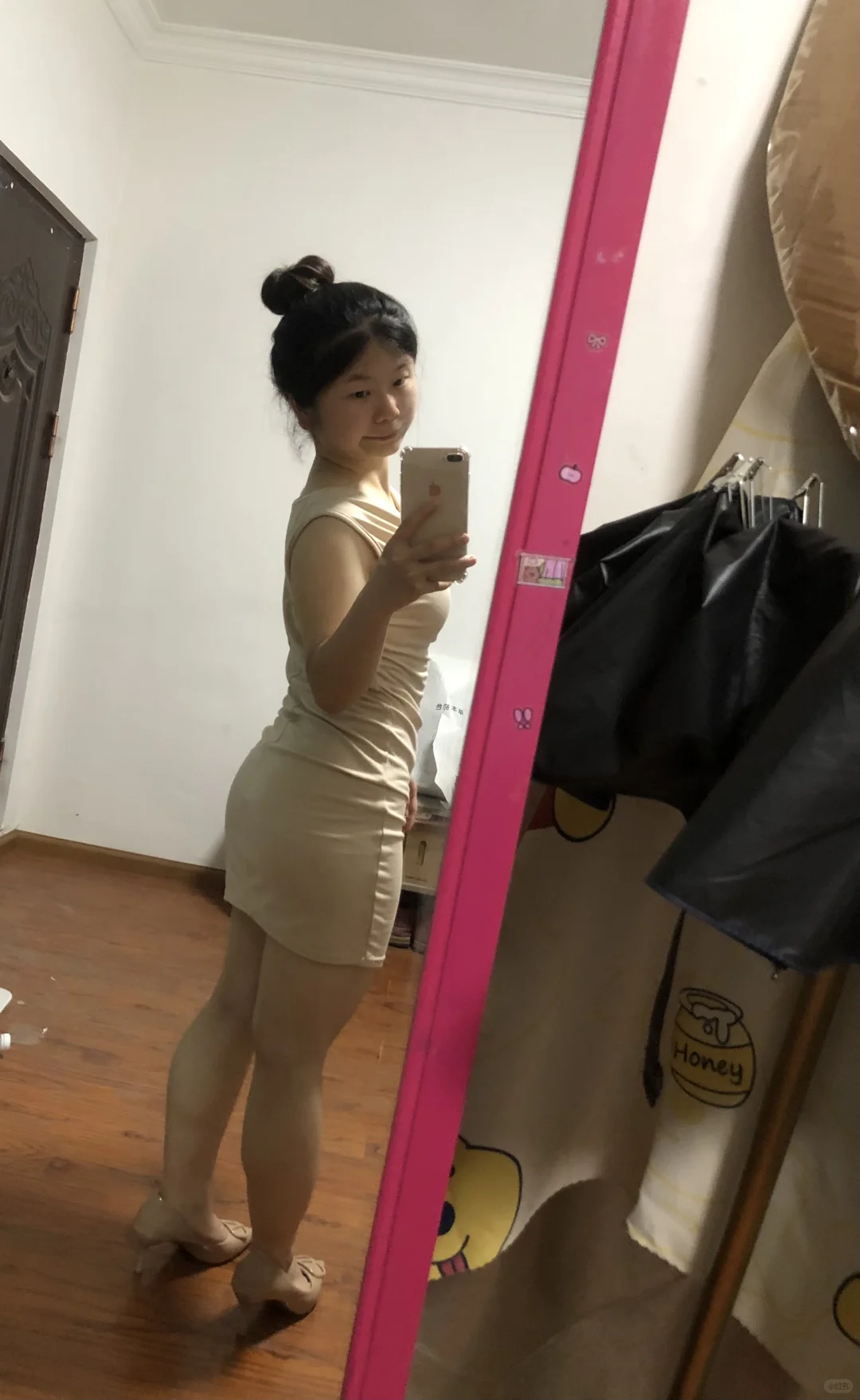 148/106 此时一个腿短还腿粗的小女孩破防了