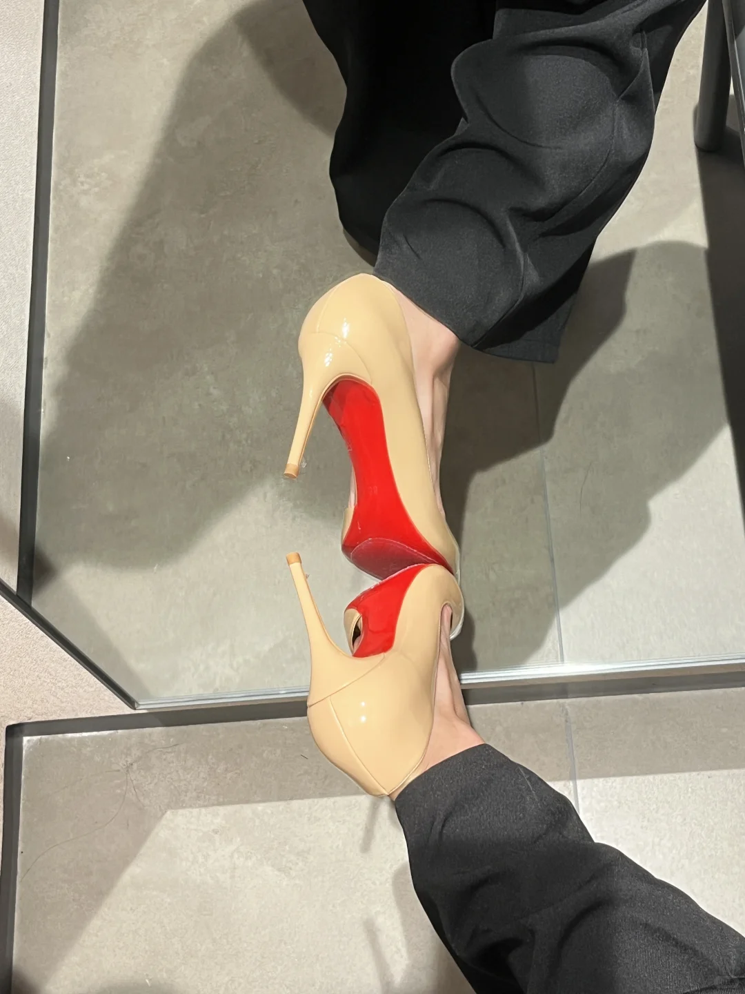 跟风买了，但是怎么搭配什么裤子啊.....