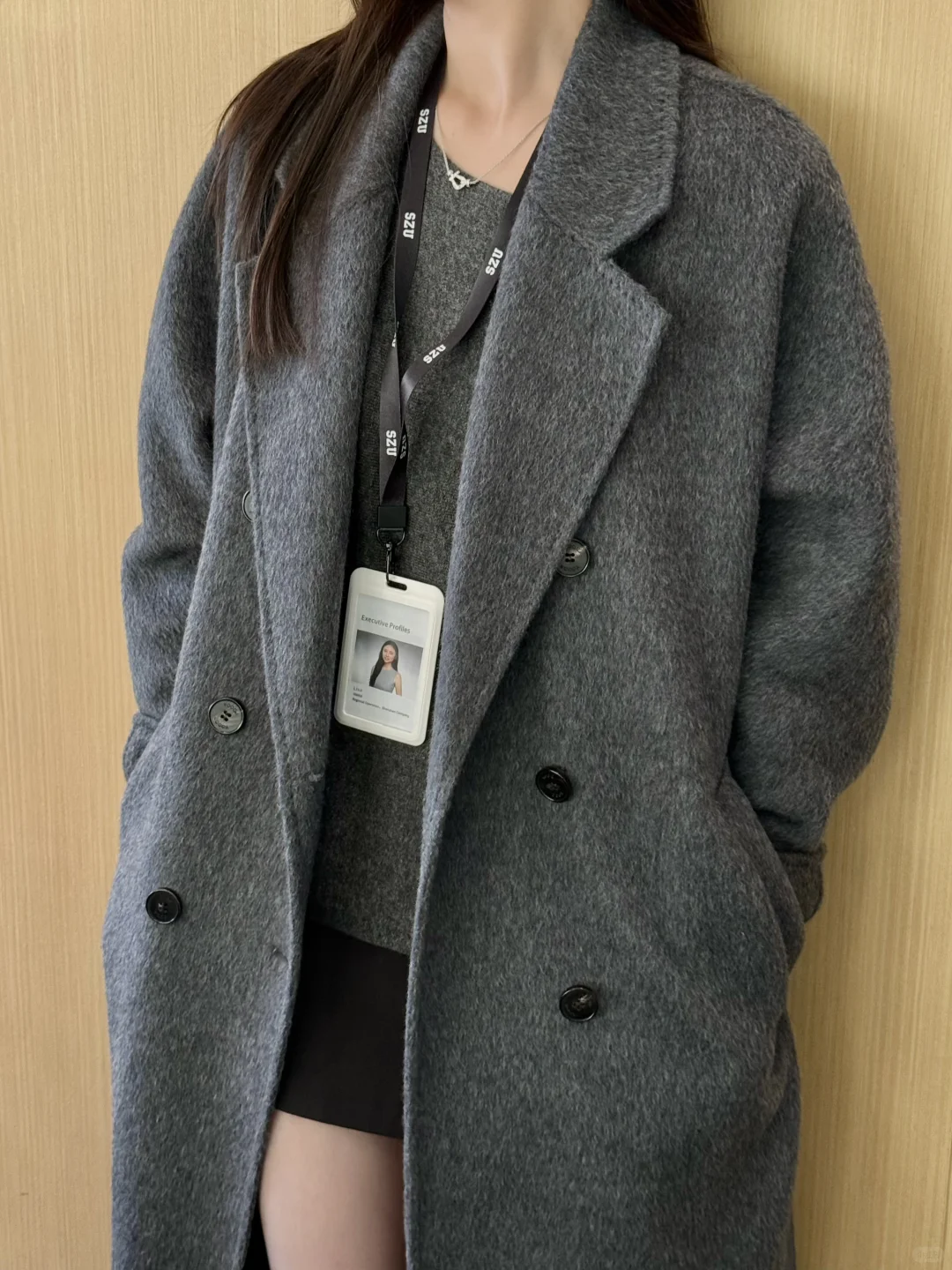 长期主义｜灰色大衣硬控优雅女人