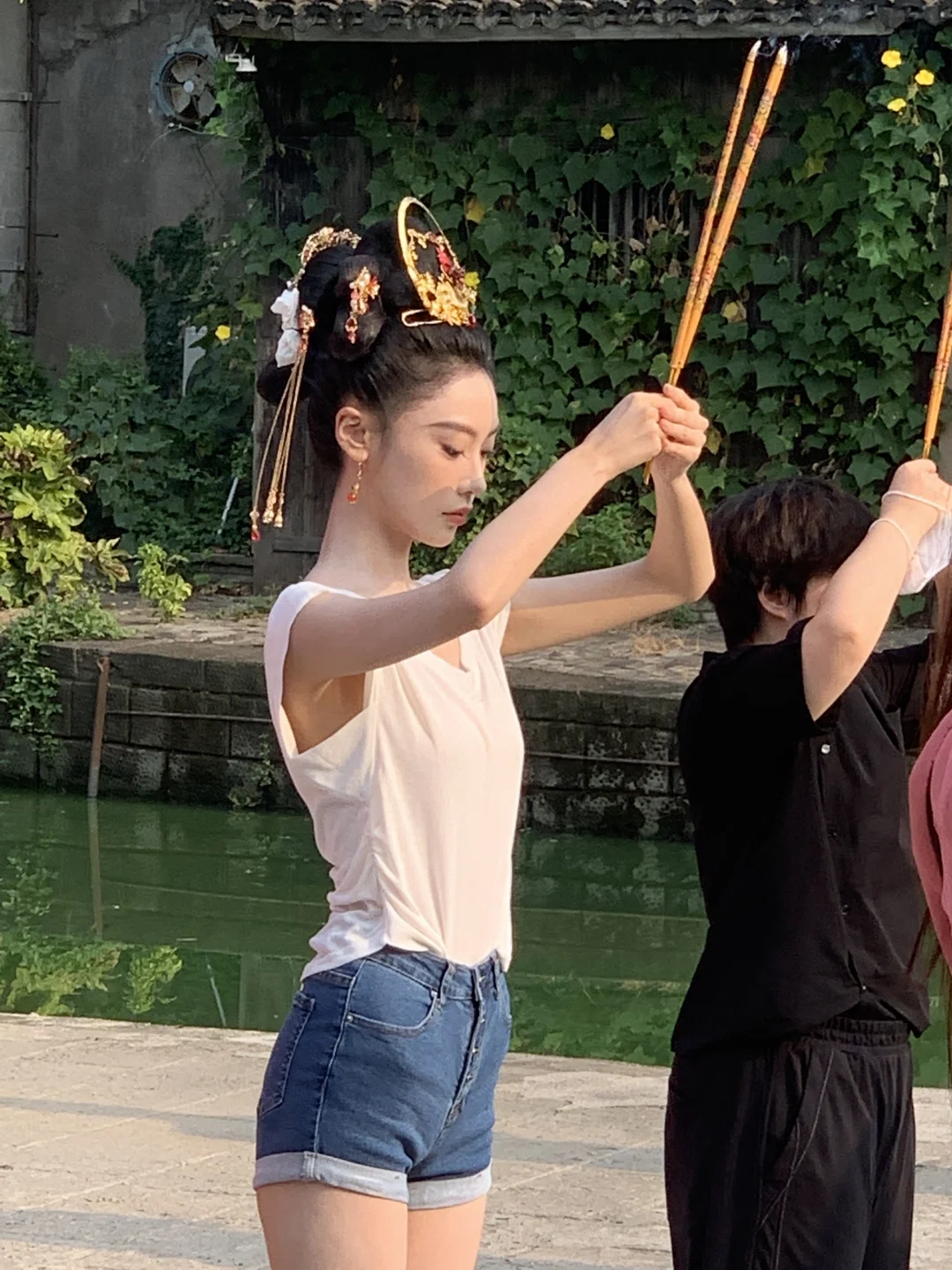 家人们这是哪个网红明星啊…求解！