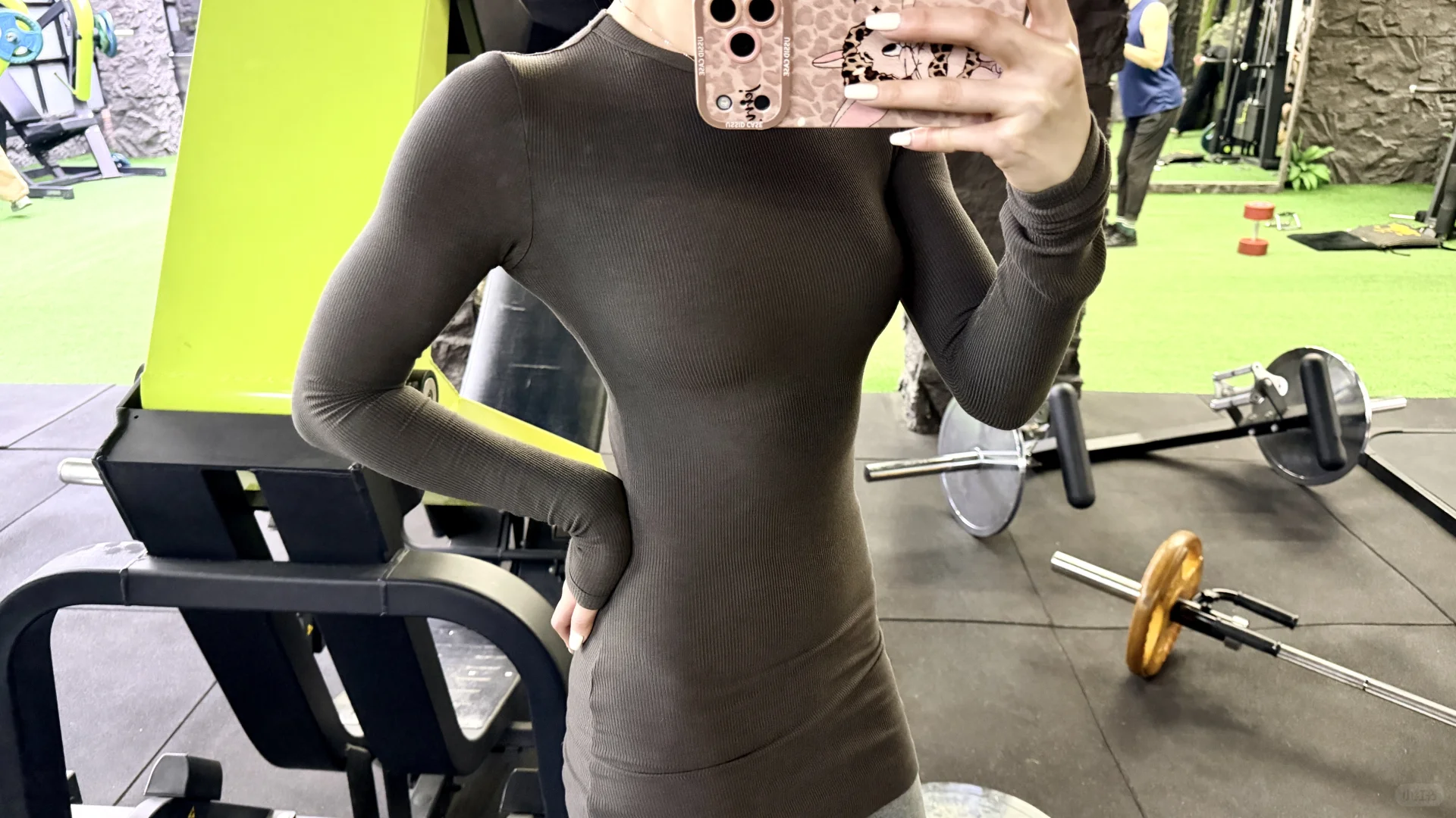 包臀裙与肌肉女