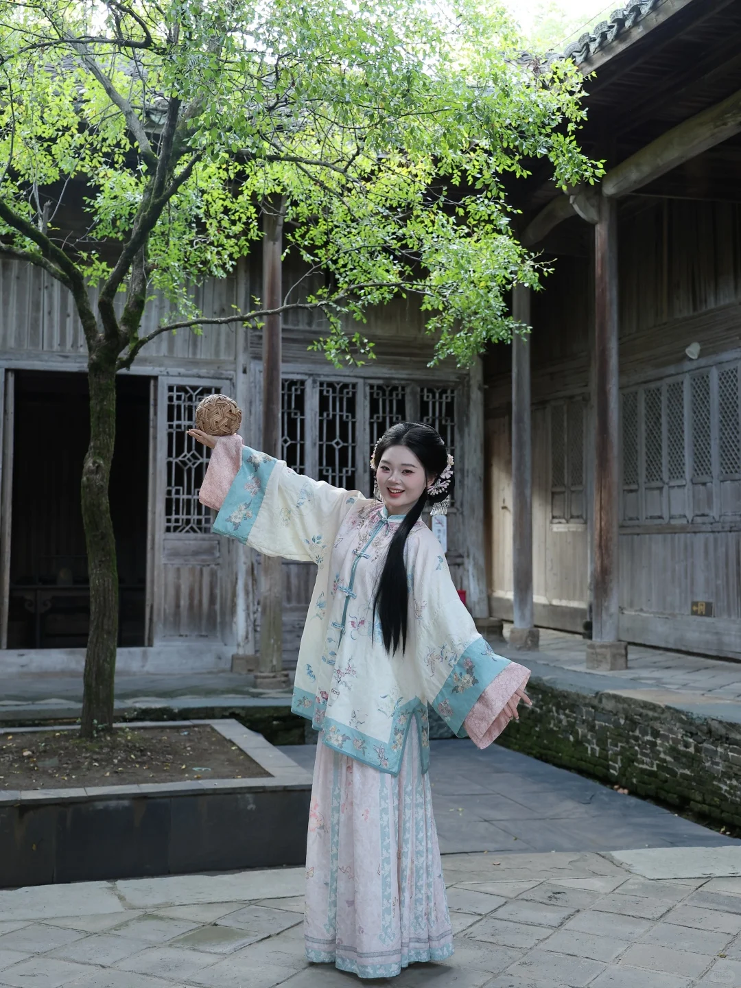 清汉女写真📸演绎古宅深巷里的古典美学✨