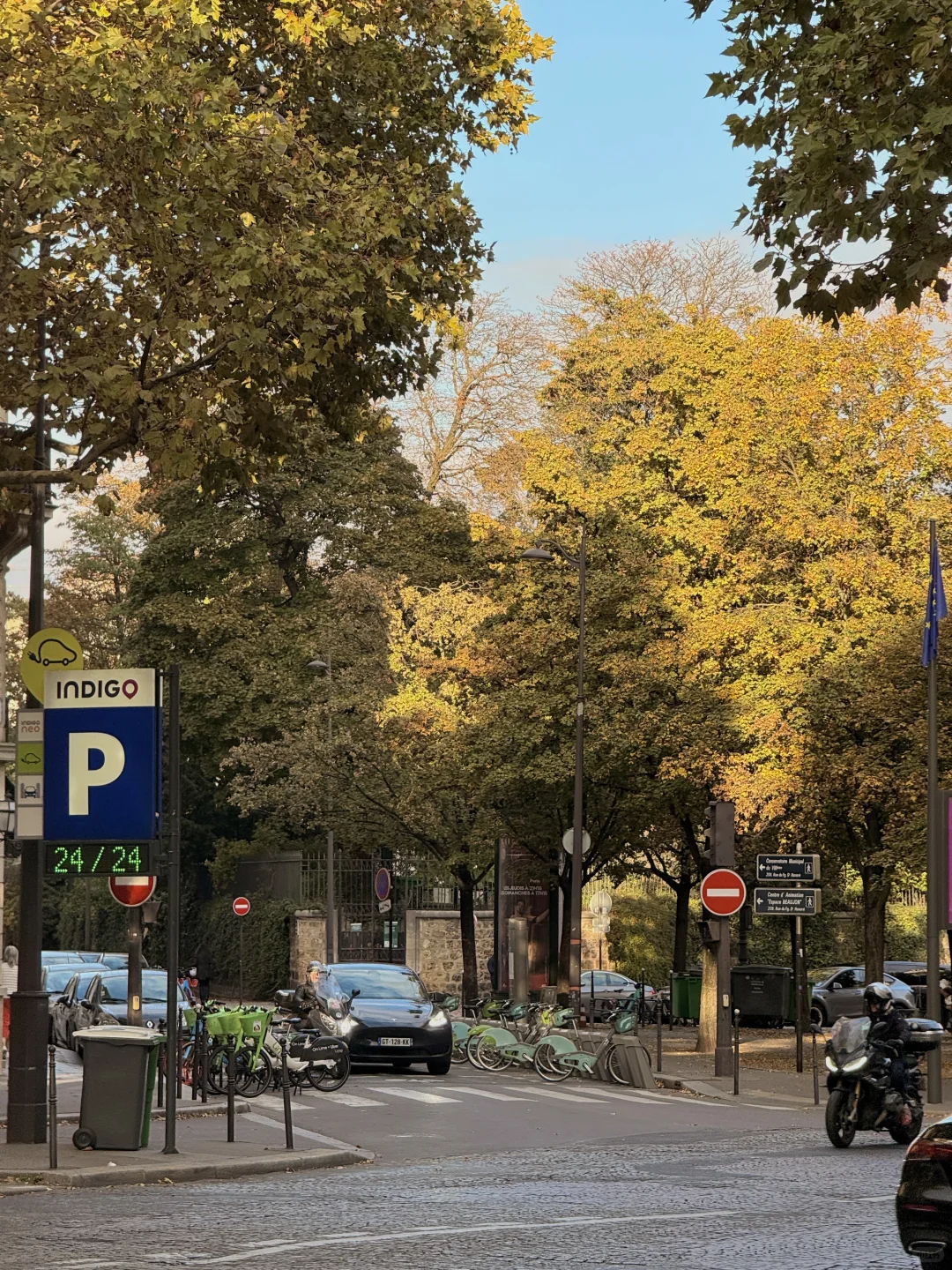 巴黎的秋天太美噜🍂法国女人的优雅穿搭公式