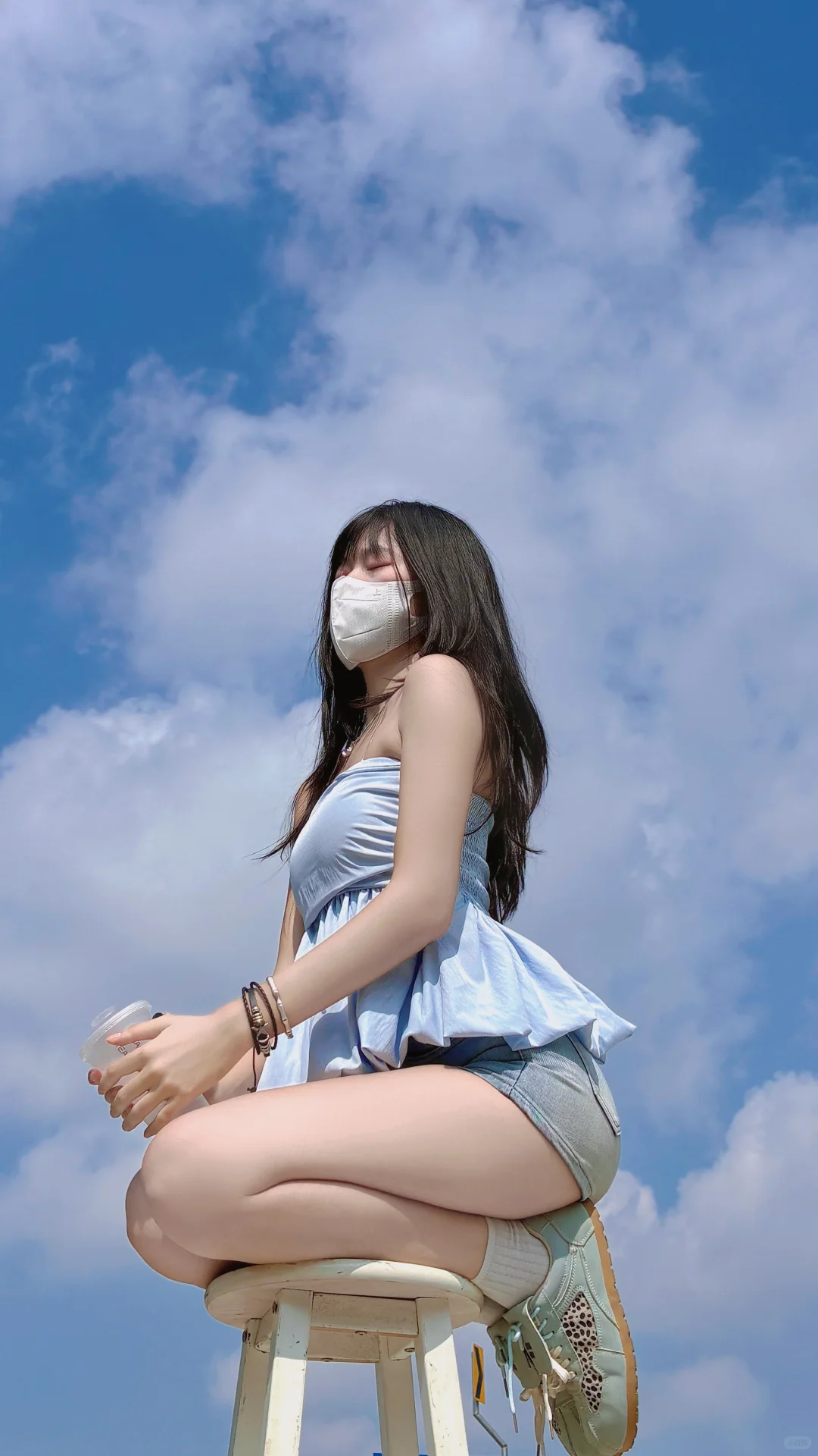 和天空一起拍照