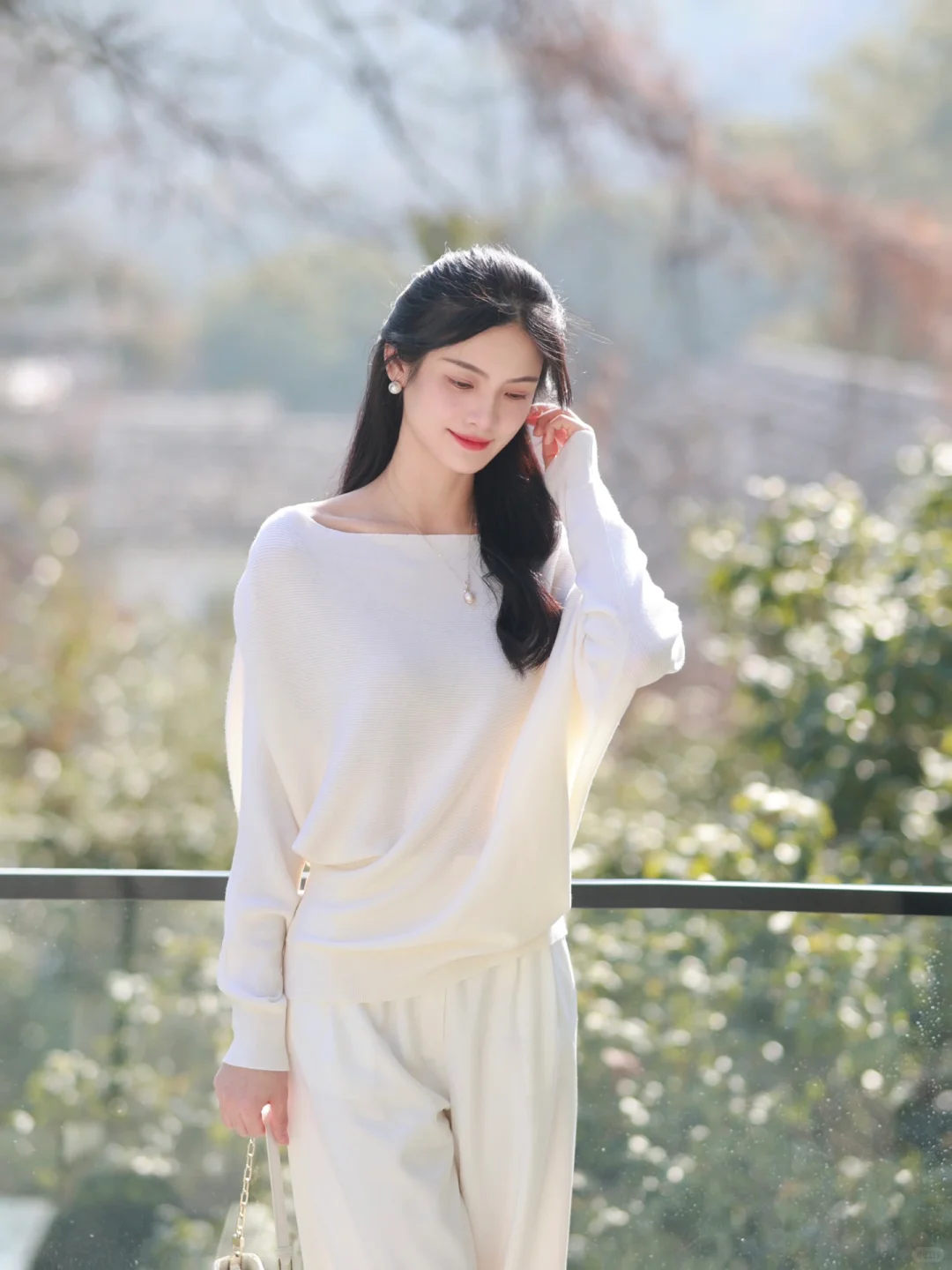 今天的人设是来看展的总裁夫人