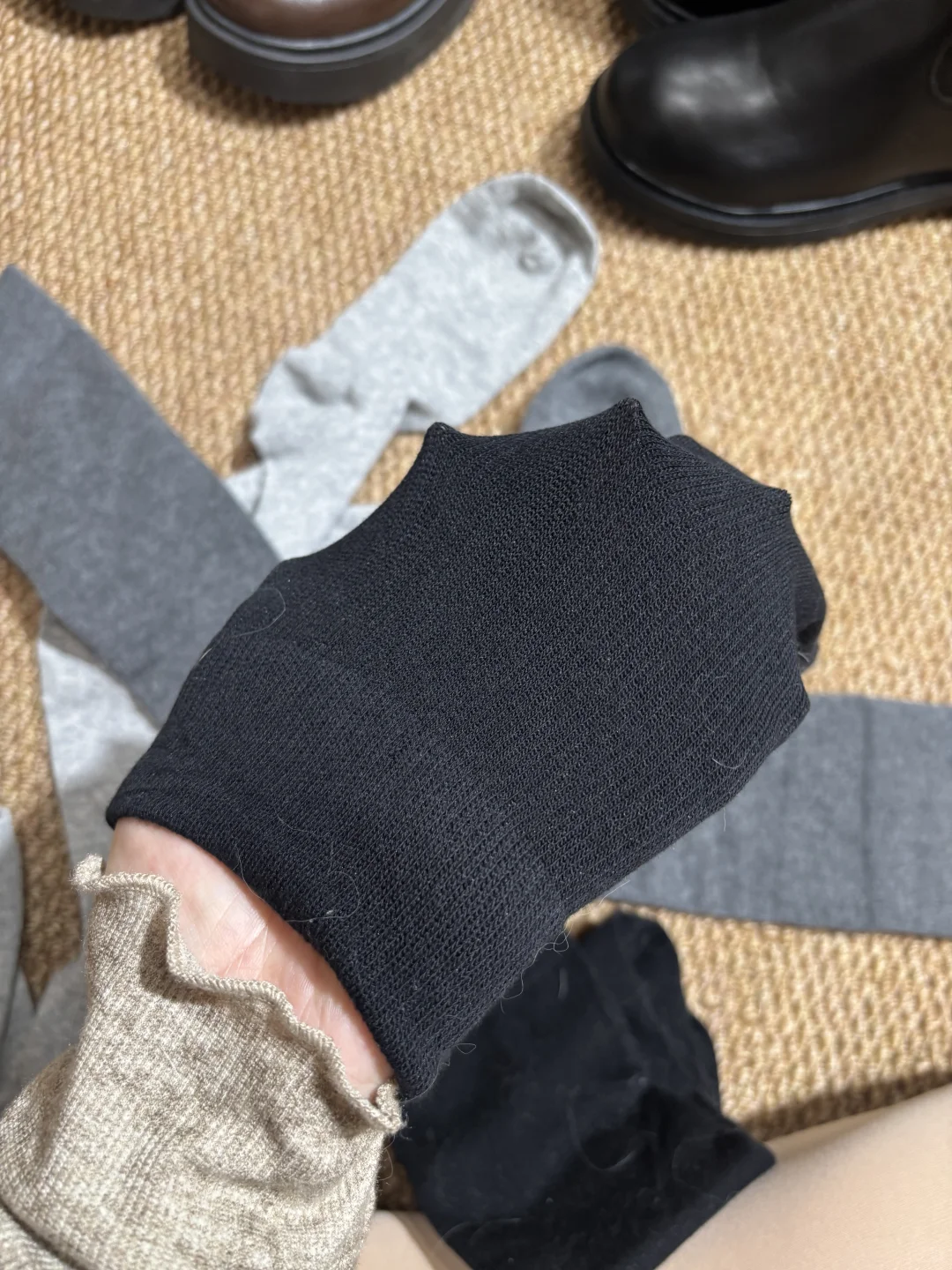 秋冬腿型救星！灰色微压袜巨显瘦