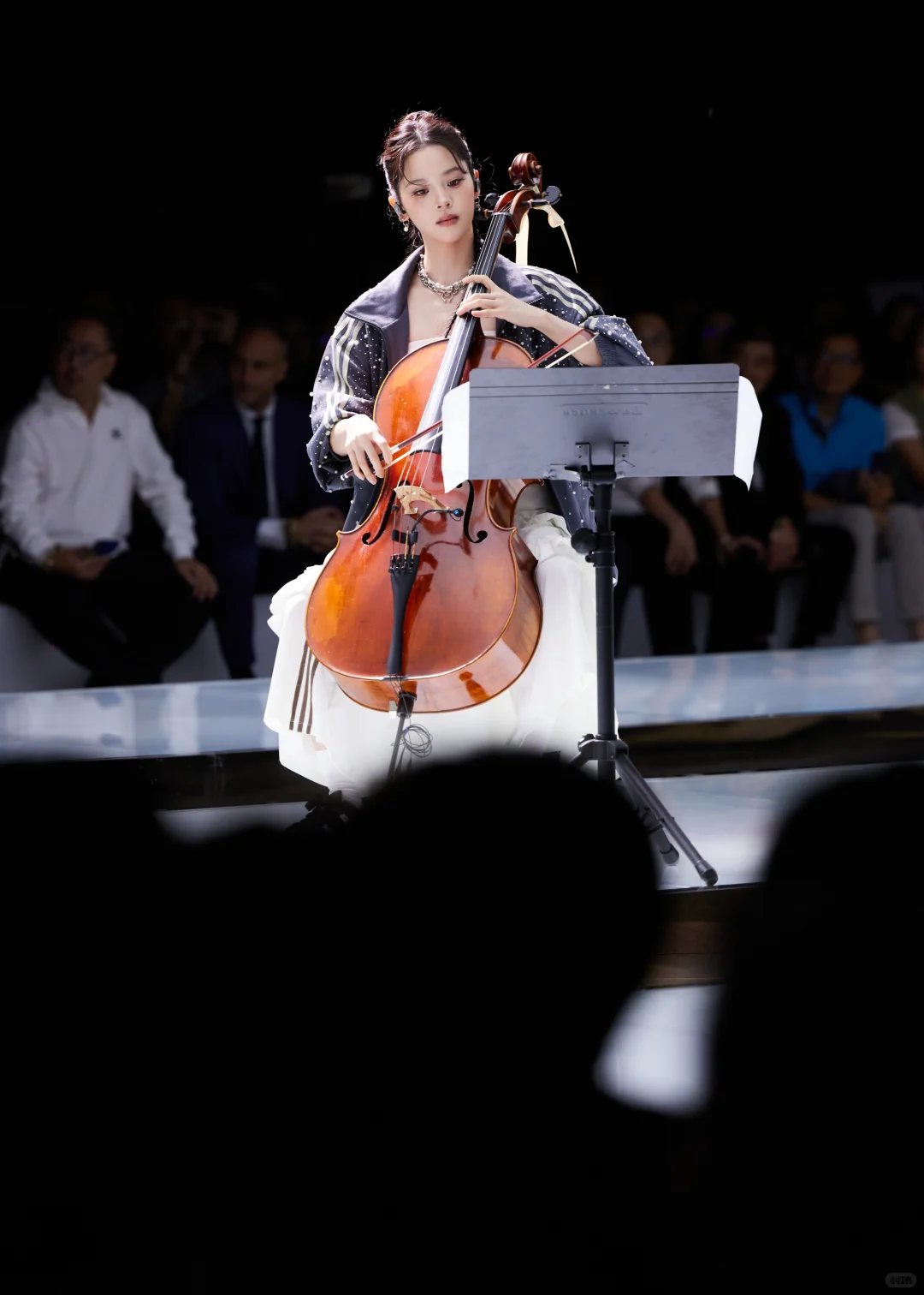 欧阳娜娜 第一眼还以为穿的礼服裙