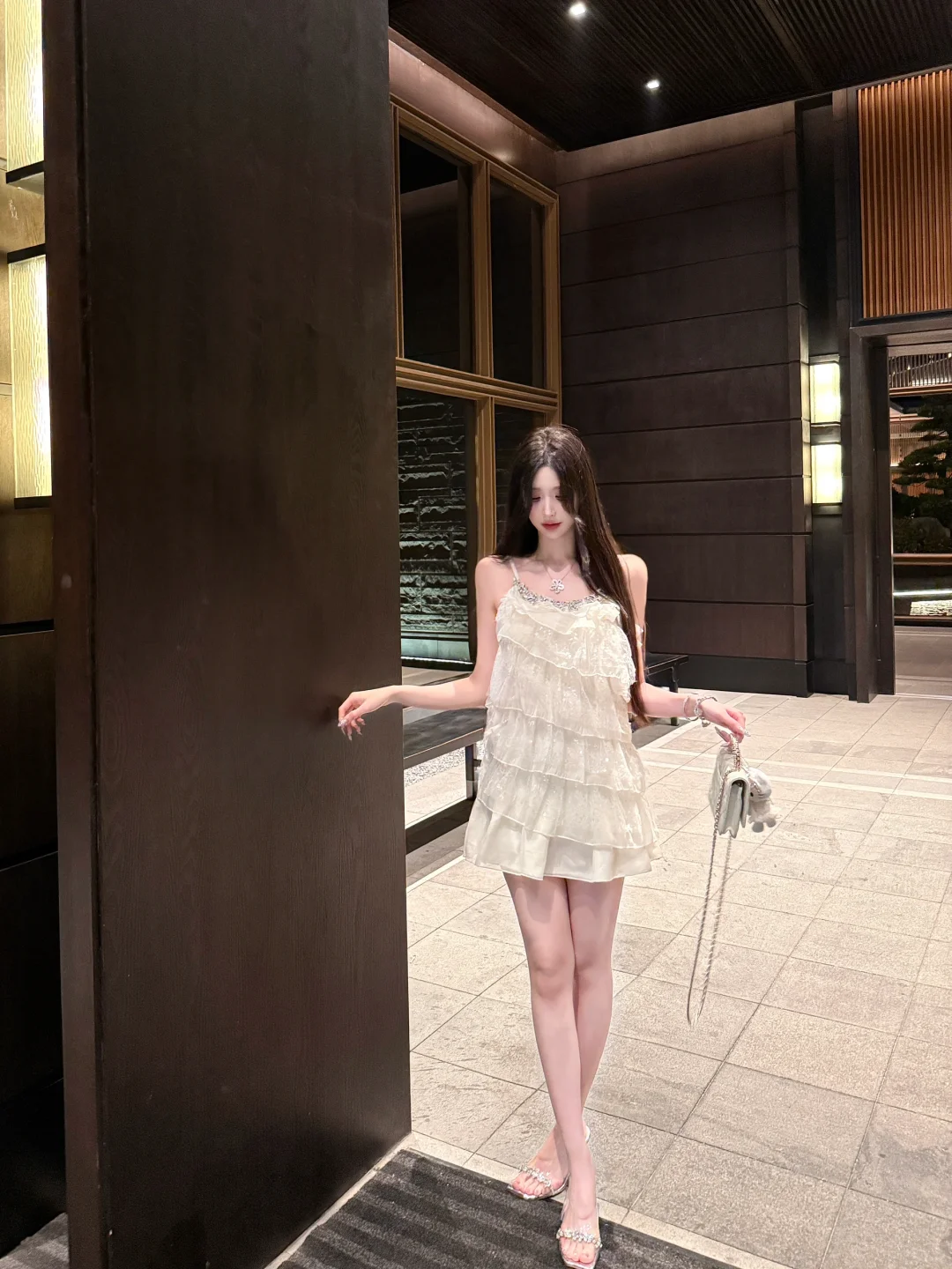 好喜欢这样精致温柔的水钻裙～矜贵的氛围感