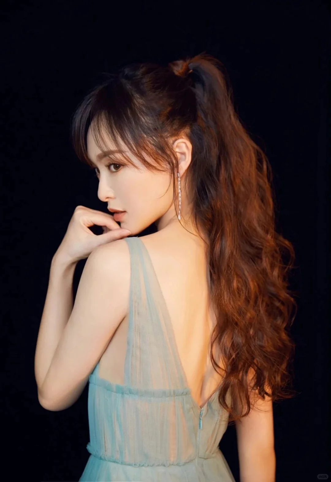 唐嫣薄纱裙好透，隐隐约约的性感，最难抵挡