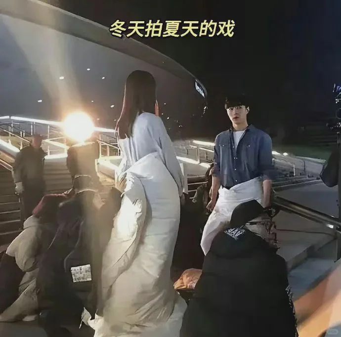 终于知道剧里为啥很多镜头只拍上半身了