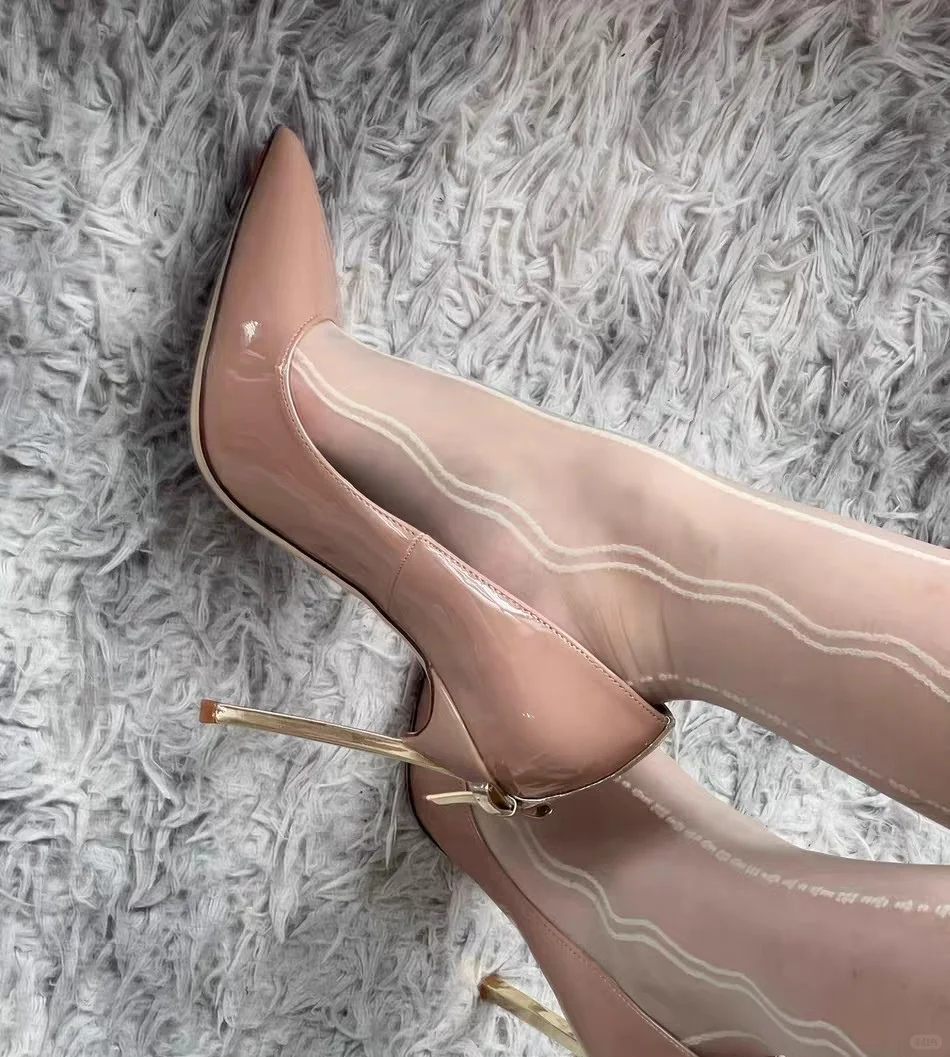 这双高跟鞋真的太好看了❗️