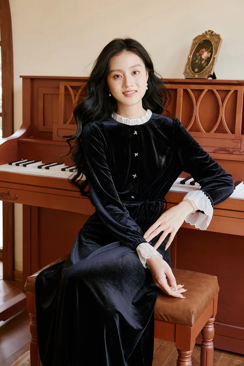 香影lookbook🖤温柔战袍·赫本风丝绒裙