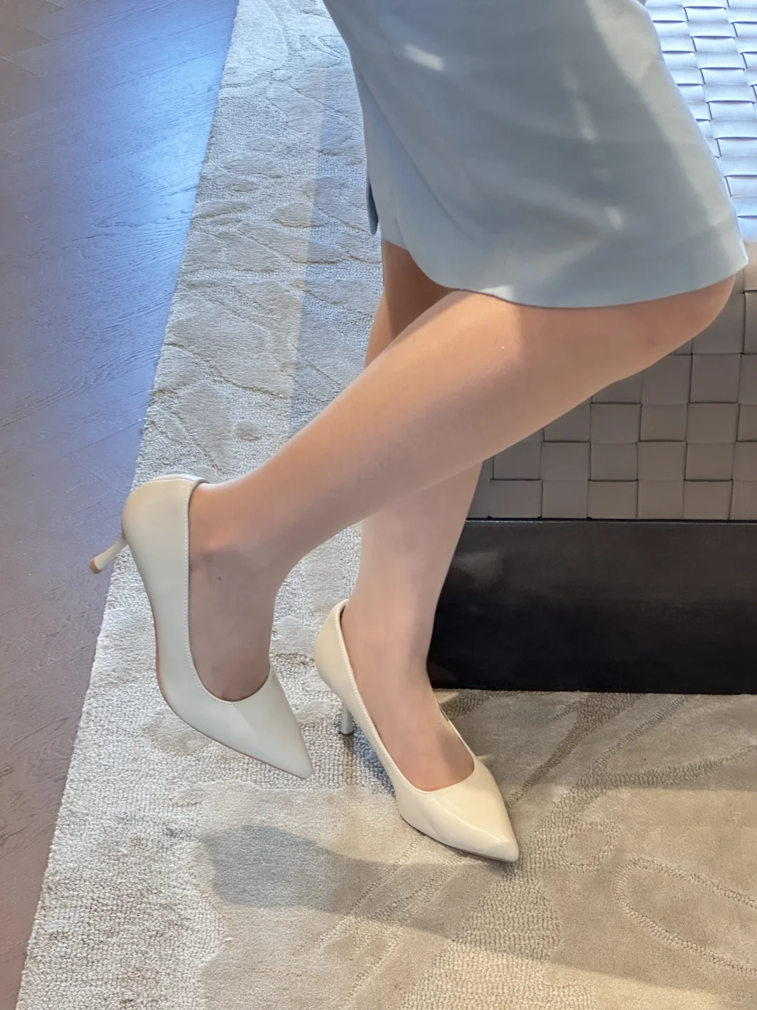 这双奶白色高跟鞋直接把通勤氛围感拉满了✨