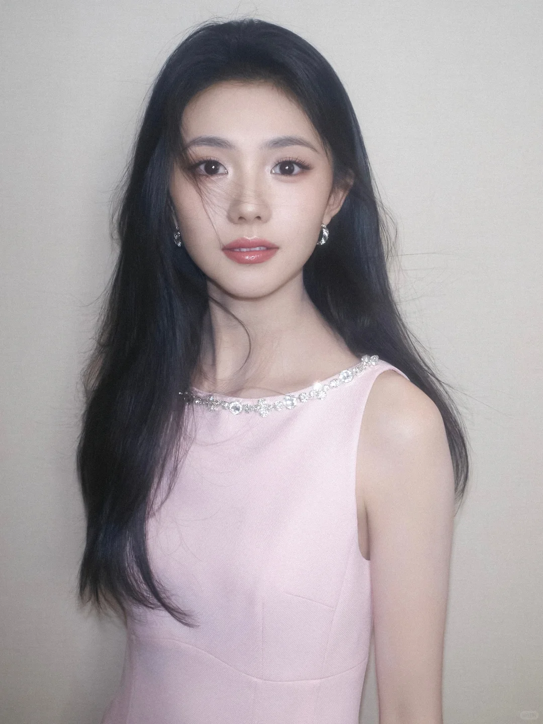 刘浩存妆造简单 人不简单🌸