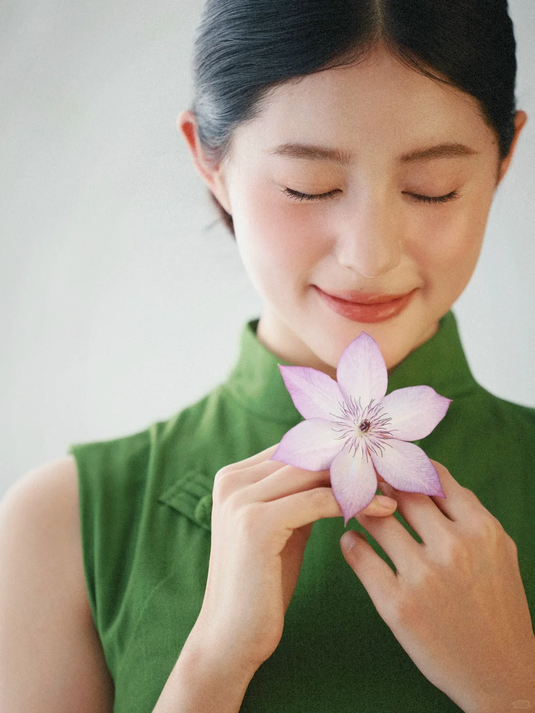 “人比花娇”在此刻具象化了