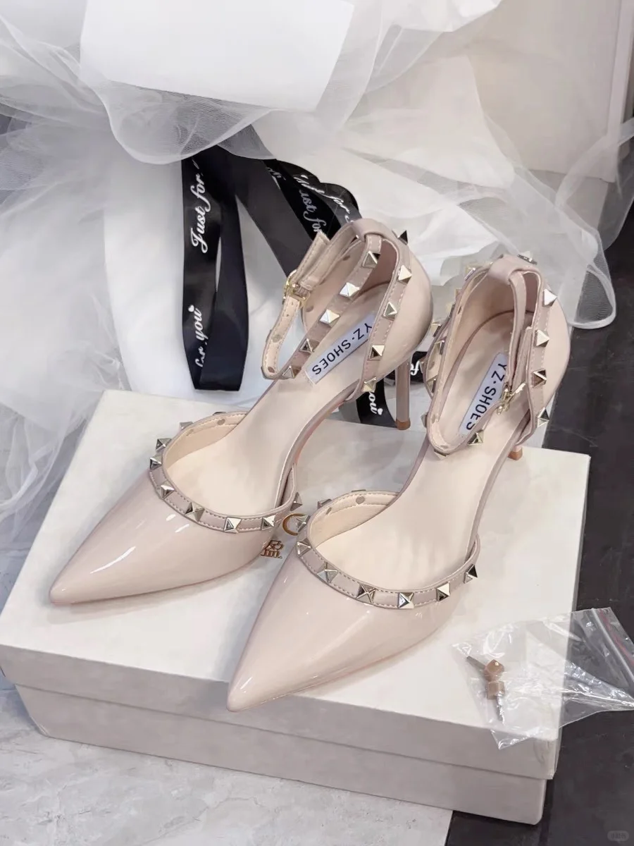 裸色铆钉高跟鞋｜温柔千金风通勤约会绝绝子！