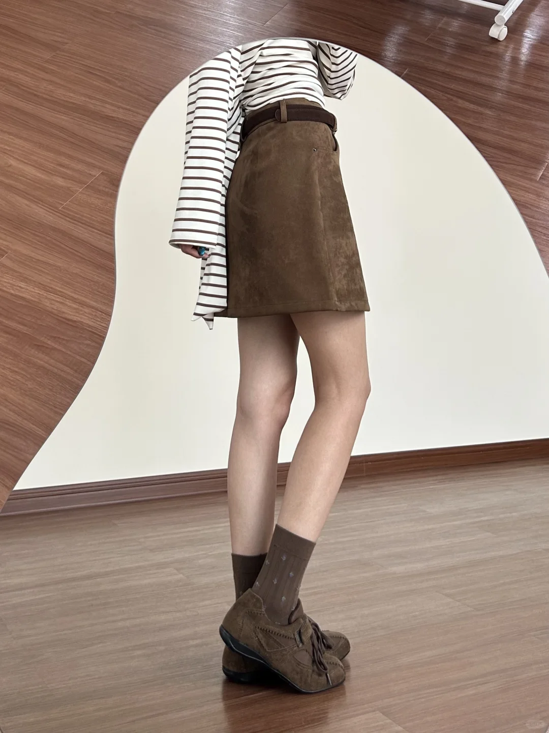 啊啊啊！秋天穿麂皮半裙真的好有氛围感！！