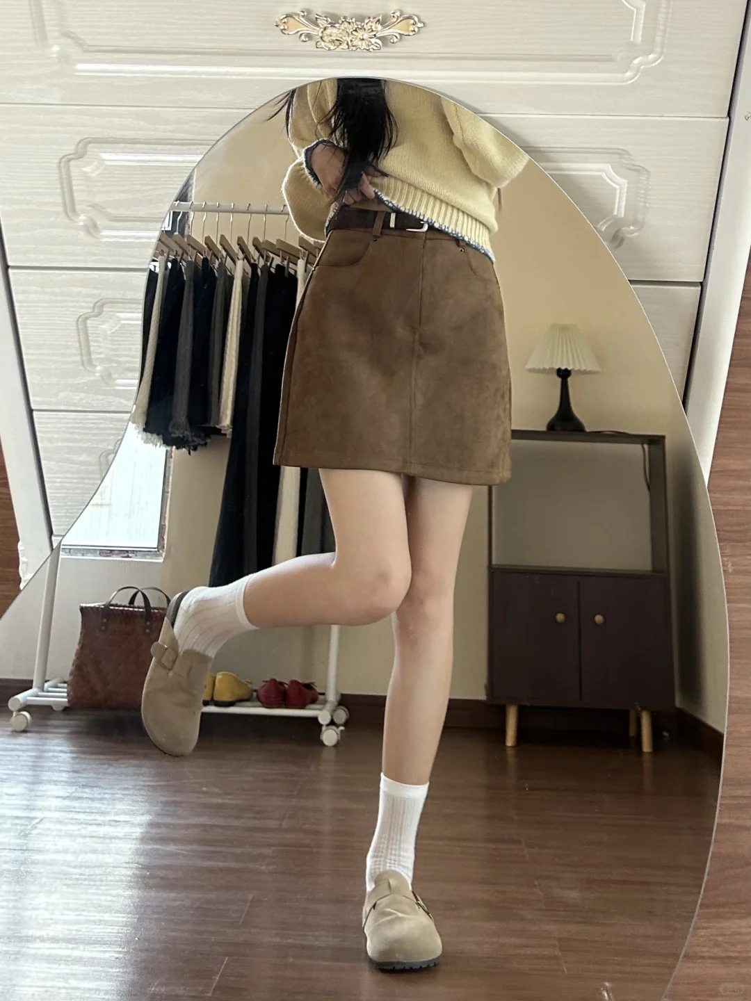 姐妹们！挖到宝了！这条麂皮半身裙太绝啦🦌