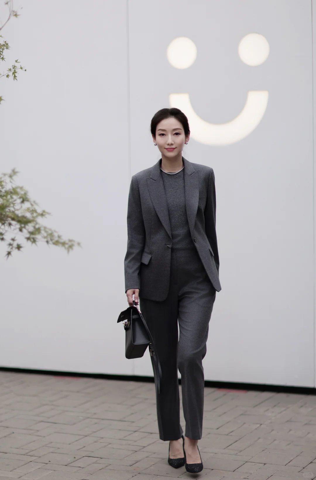 早秋通勤智性与优雅｜灰色系穿出高级与质感