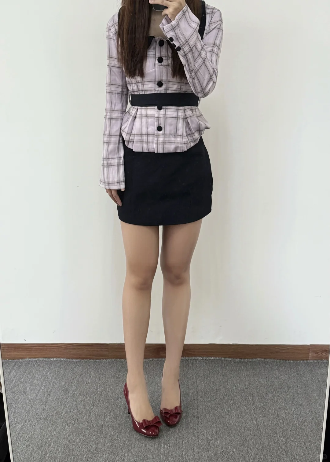 求问刘亦菲们，这套衣服搭哪个颜色的高跟鞋