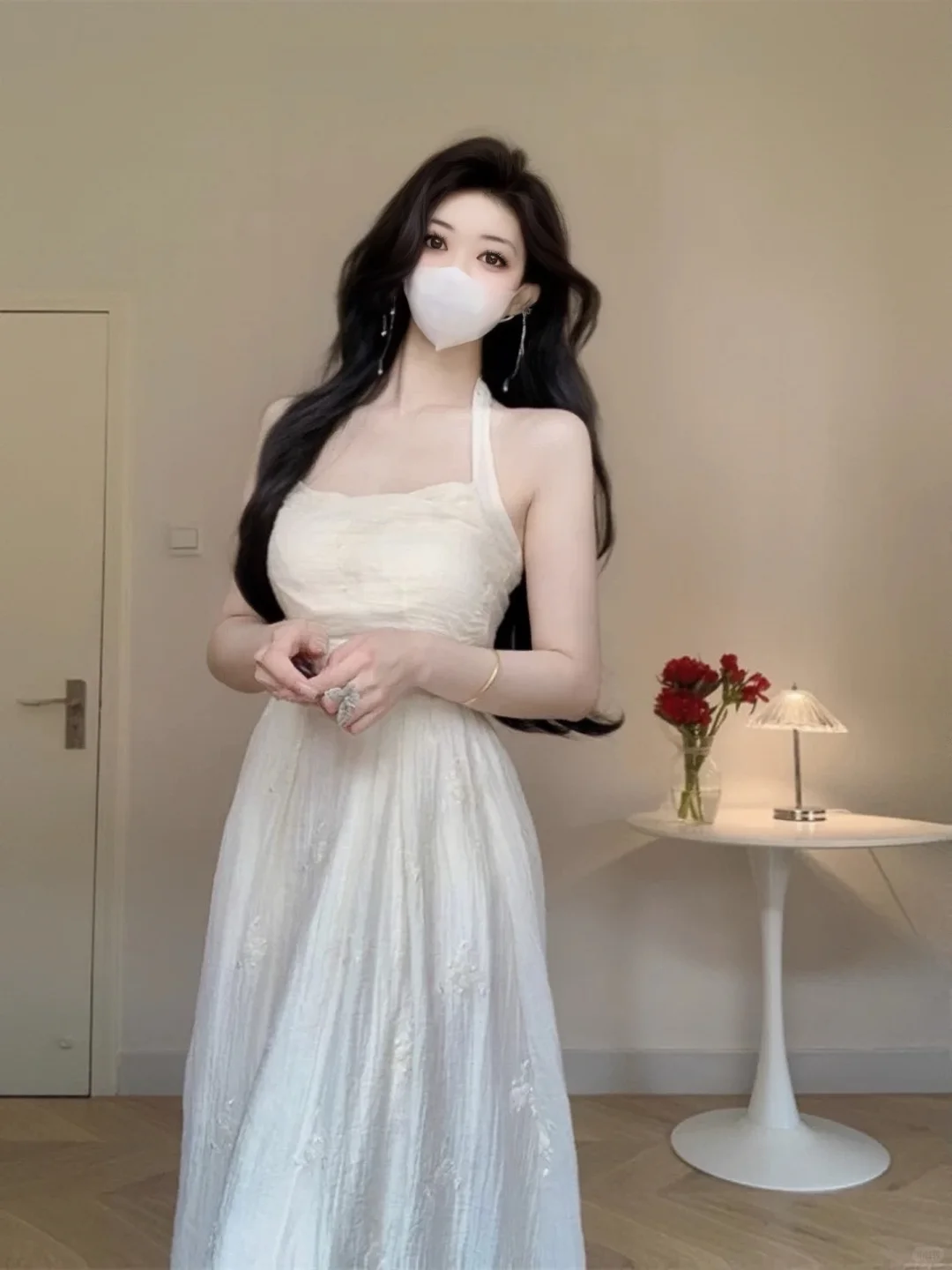 优雅小性感挂脖连衣裙