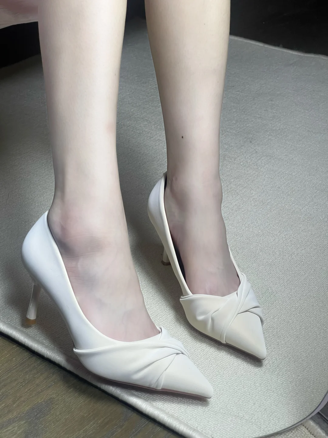 白色高跟鞋也太温柔啦！！