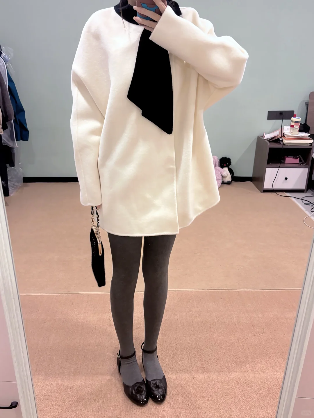 拍不出这件大衣的美 搭配打底袜更美